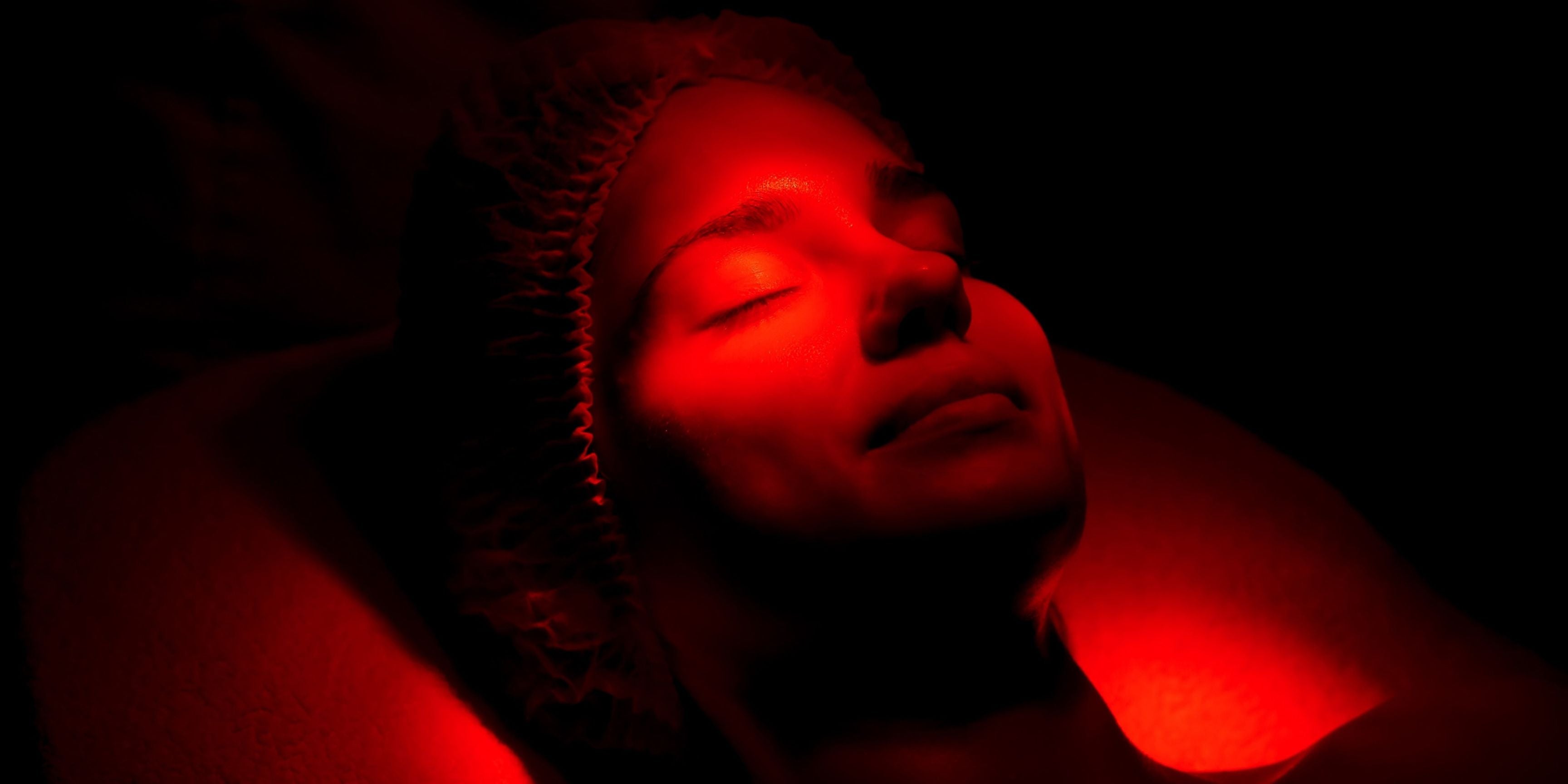 Light Therapy for Acne Scars: Protocols, Device Types, and Expected Results