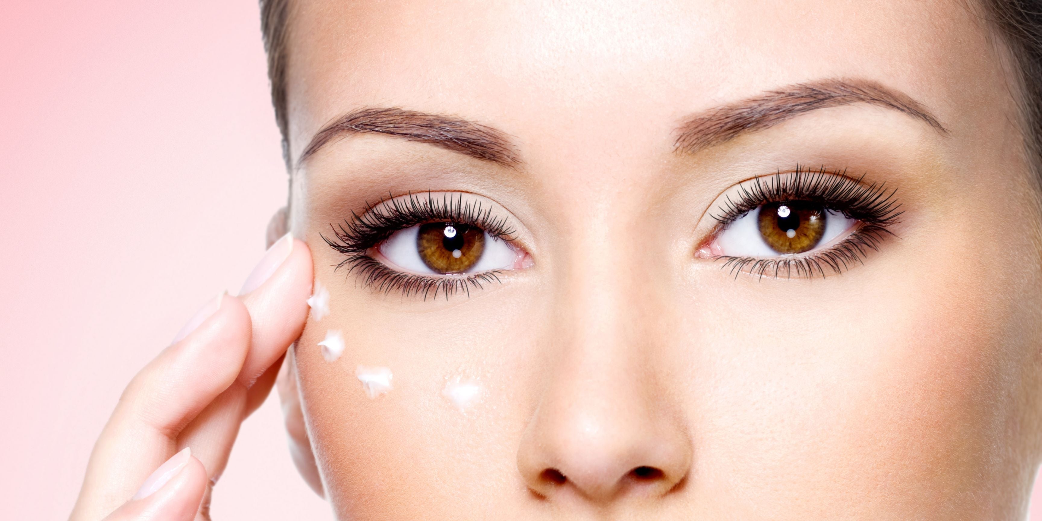 How to Lift Saggy Eyelids Without Surgery: The 5-Minute Morning Lift